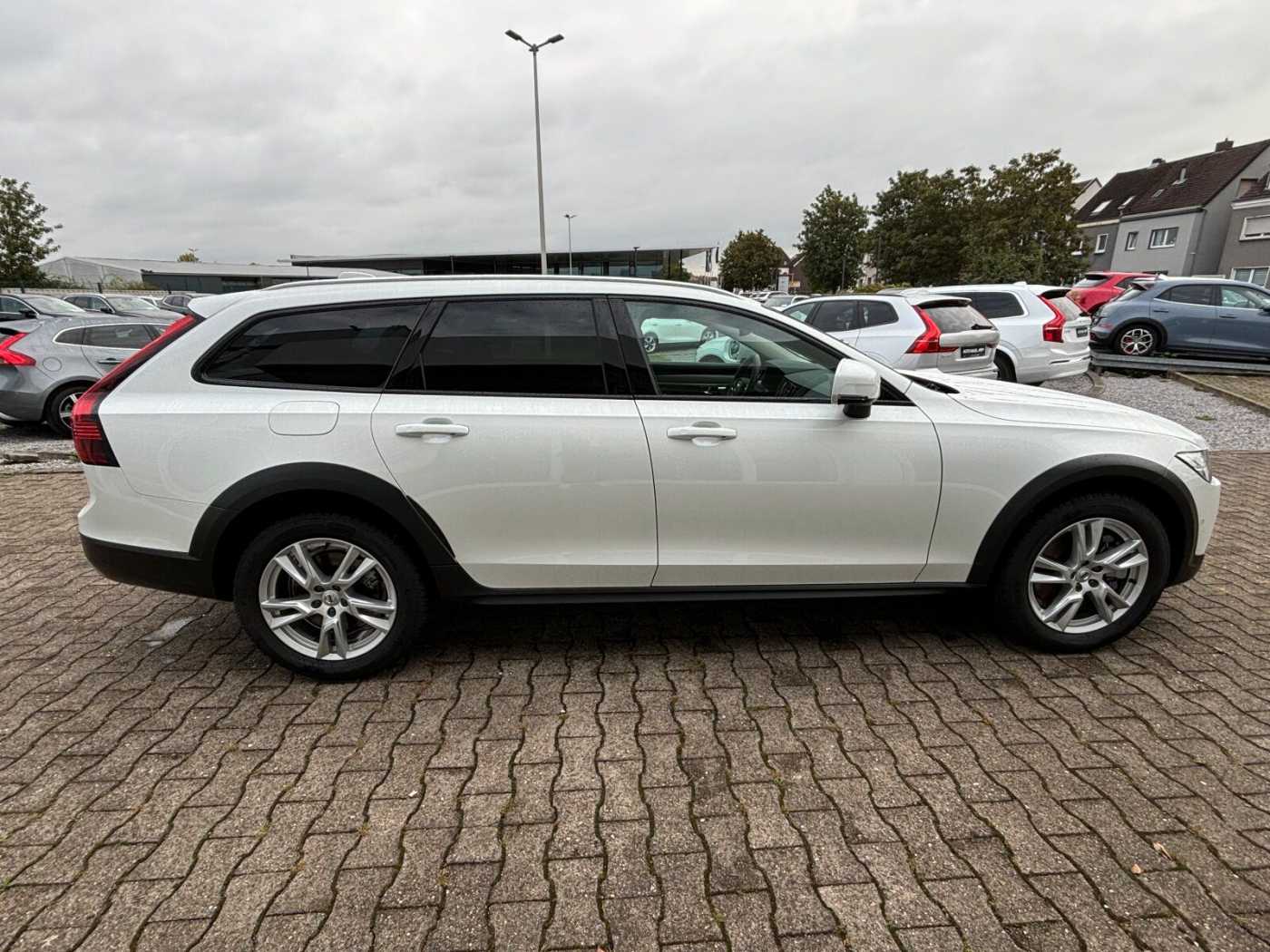 Volvo  CC Autom. B4 AWD Plus Keyless-Start/Klima/LED