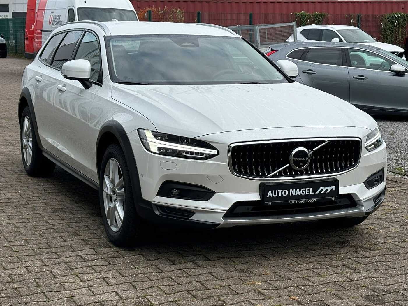 Volvo  CC Autom. B4 AWD Plus Keyless-Start/Klima/LED