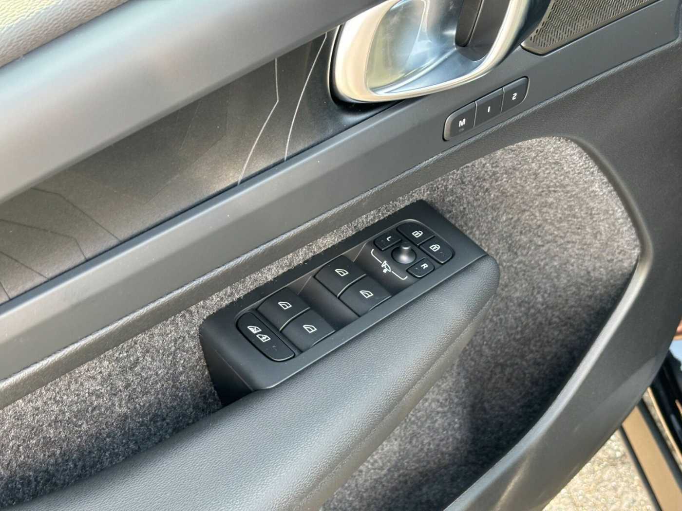 Volvo  Single Range Extended Plus Black Edition
