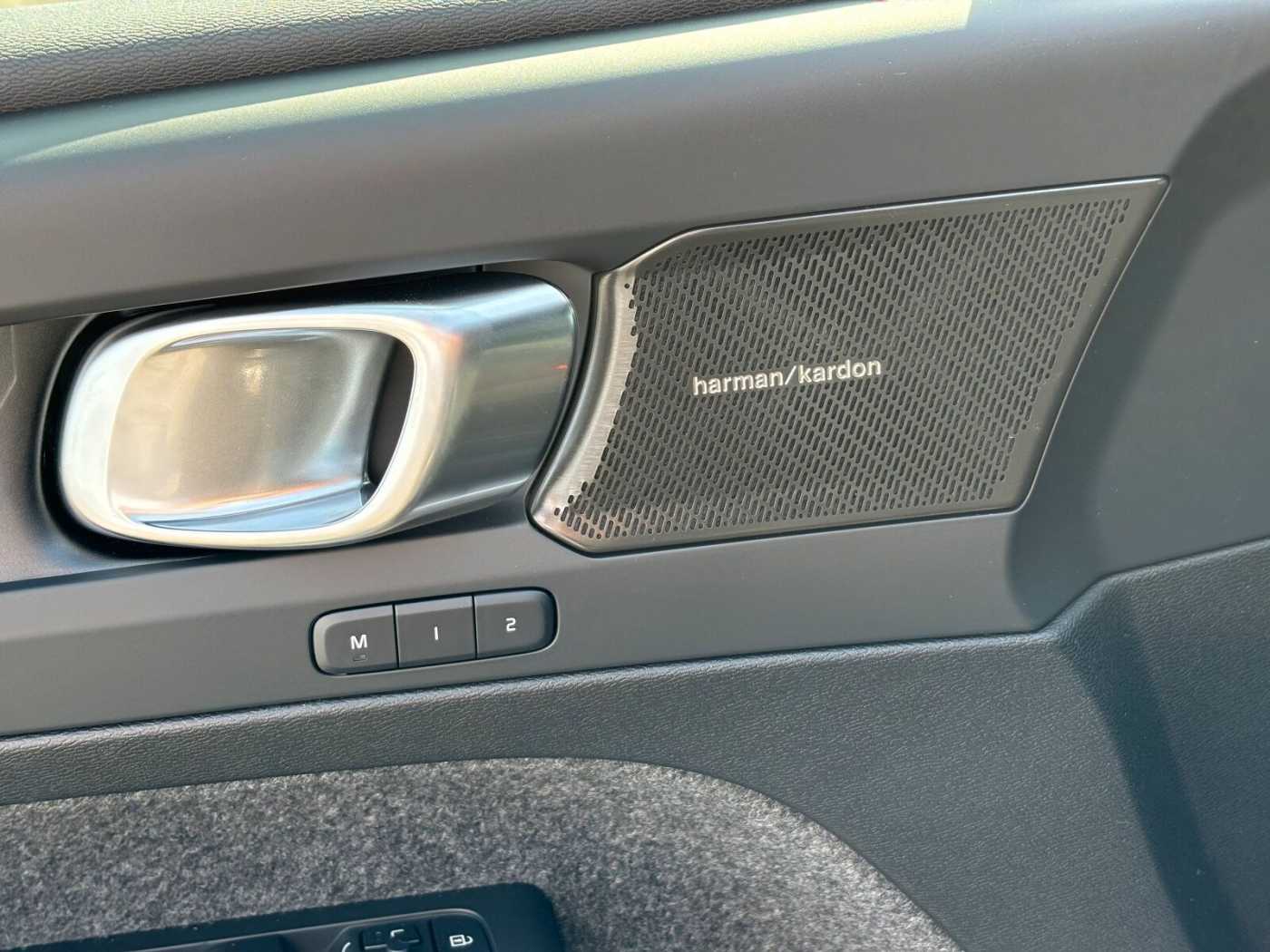 Volvo  Single Range Extended Plus Black Edition