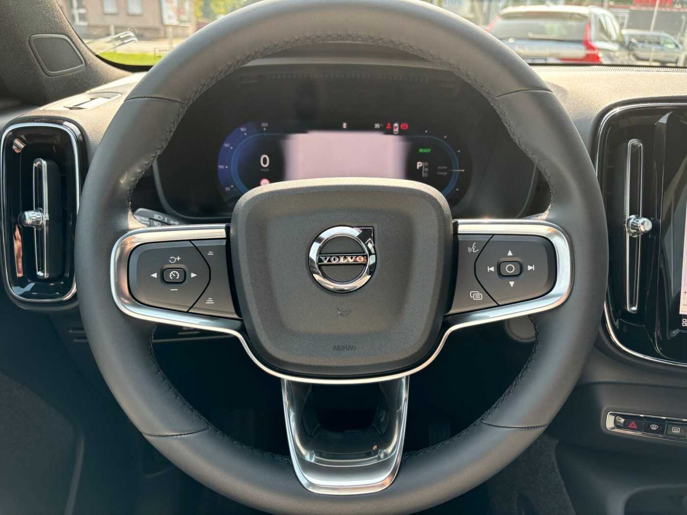 Volvo  Single Range Extended Plus Black Edition