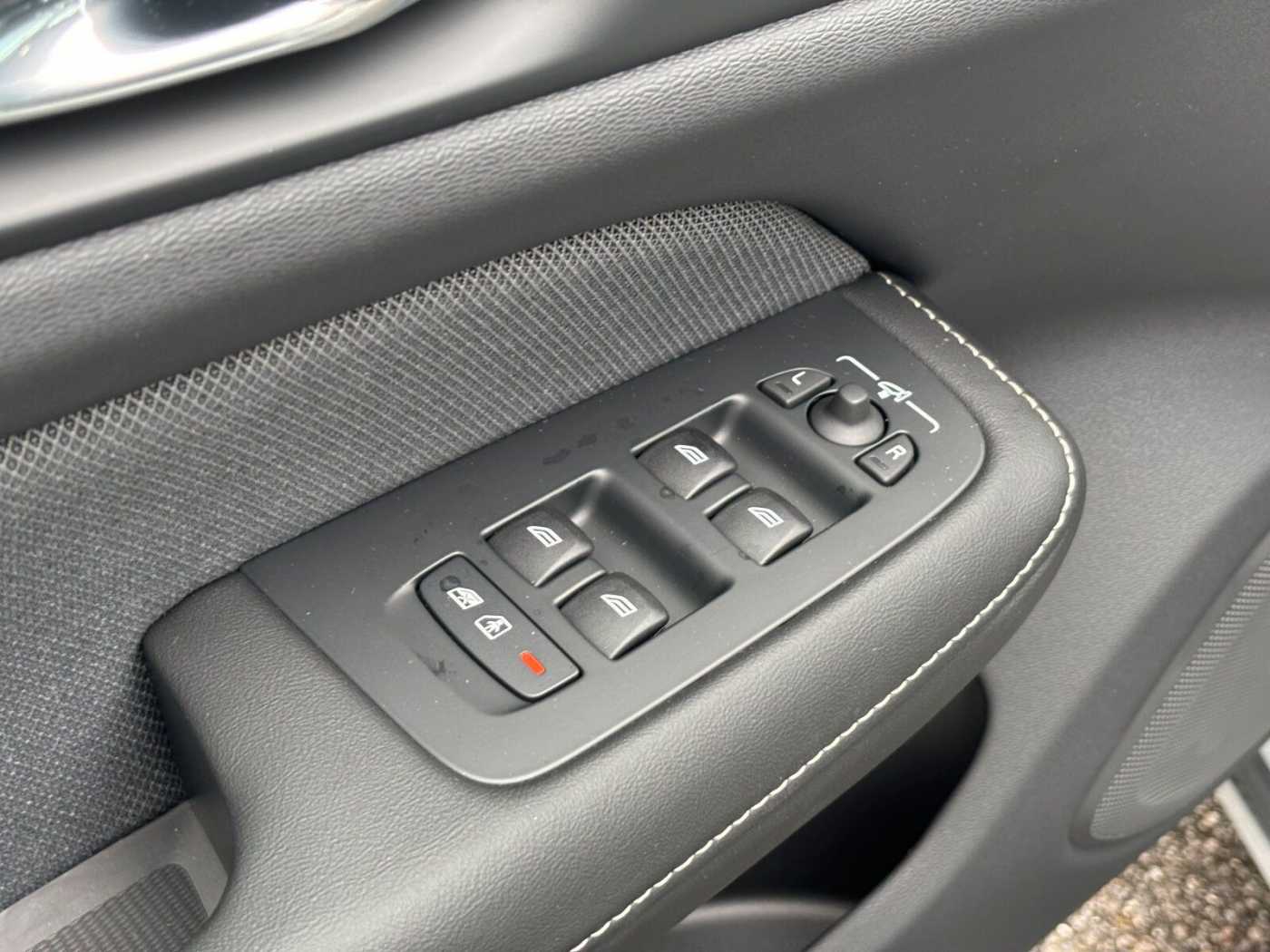 Volvo  Recharge T6 Plus Dark PANO|