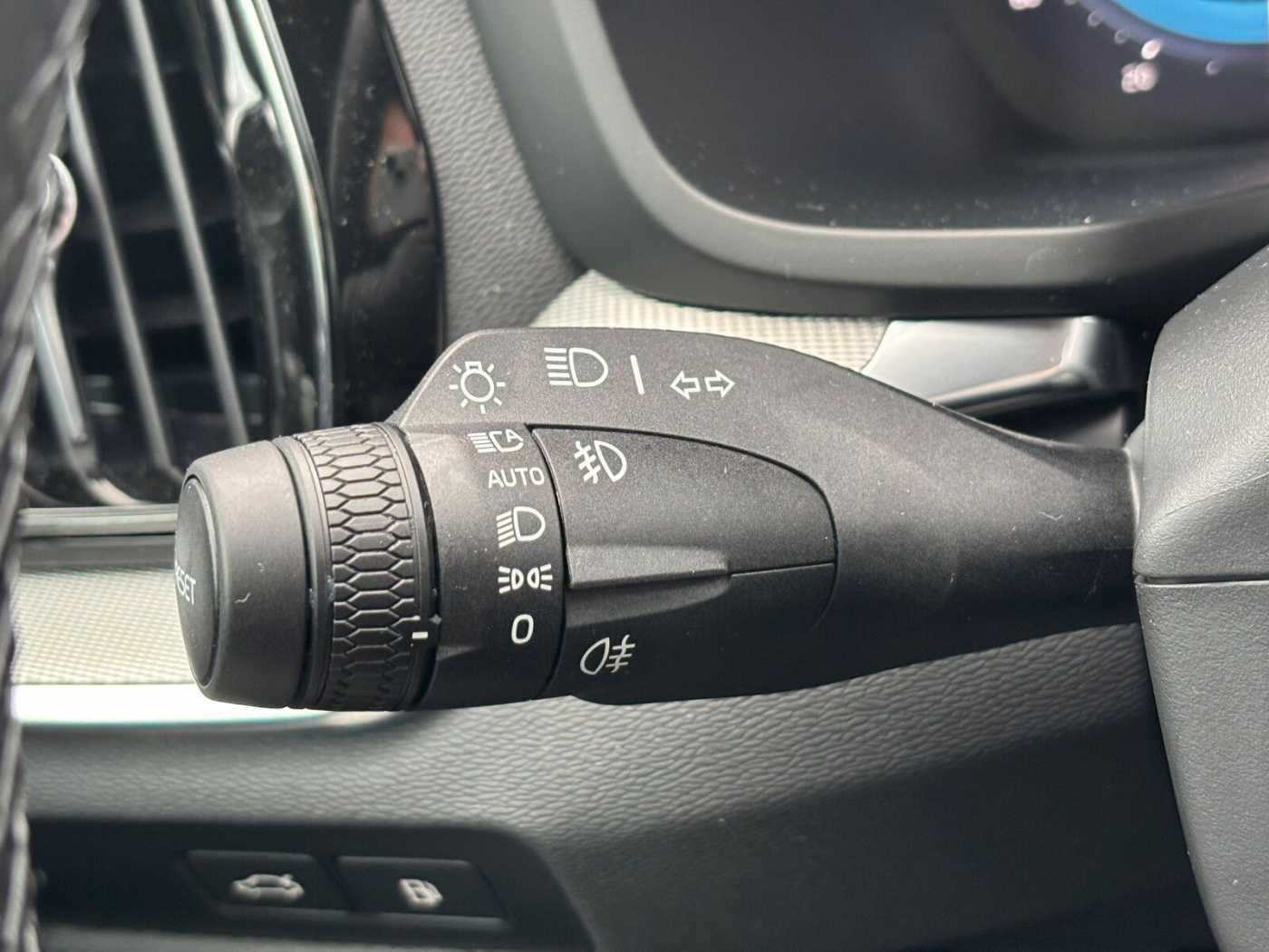 Volvo  Recharge T6 Plus Dark PANO|