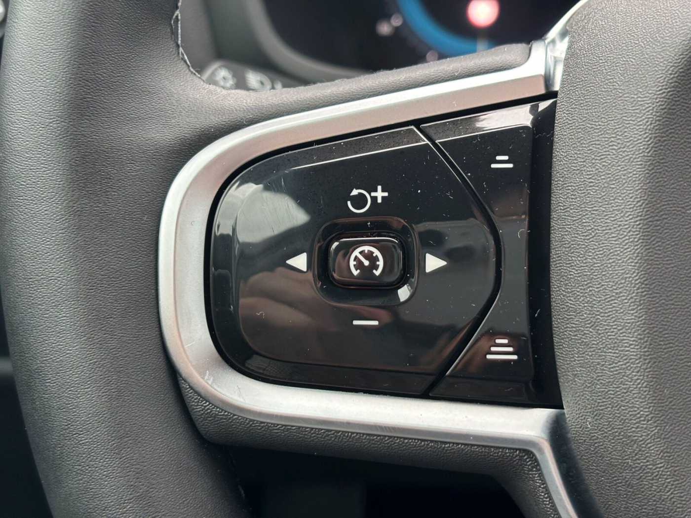 Volvo  Recharge T6 Plus Dark PANO|