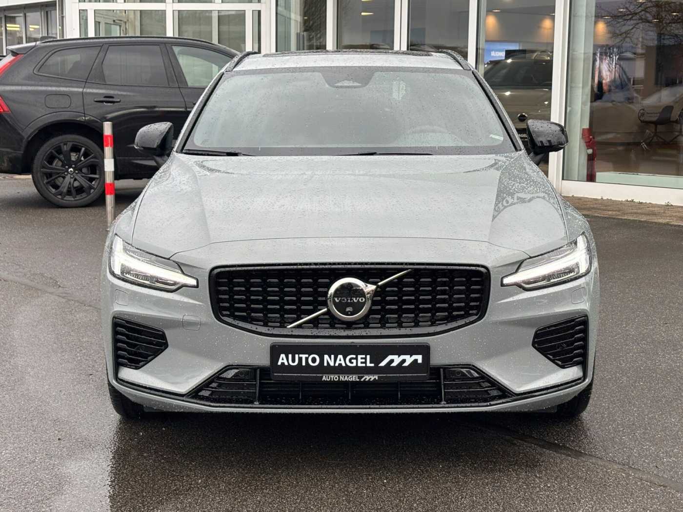 Volvo  Recharge T6 Plus Dark PANO|