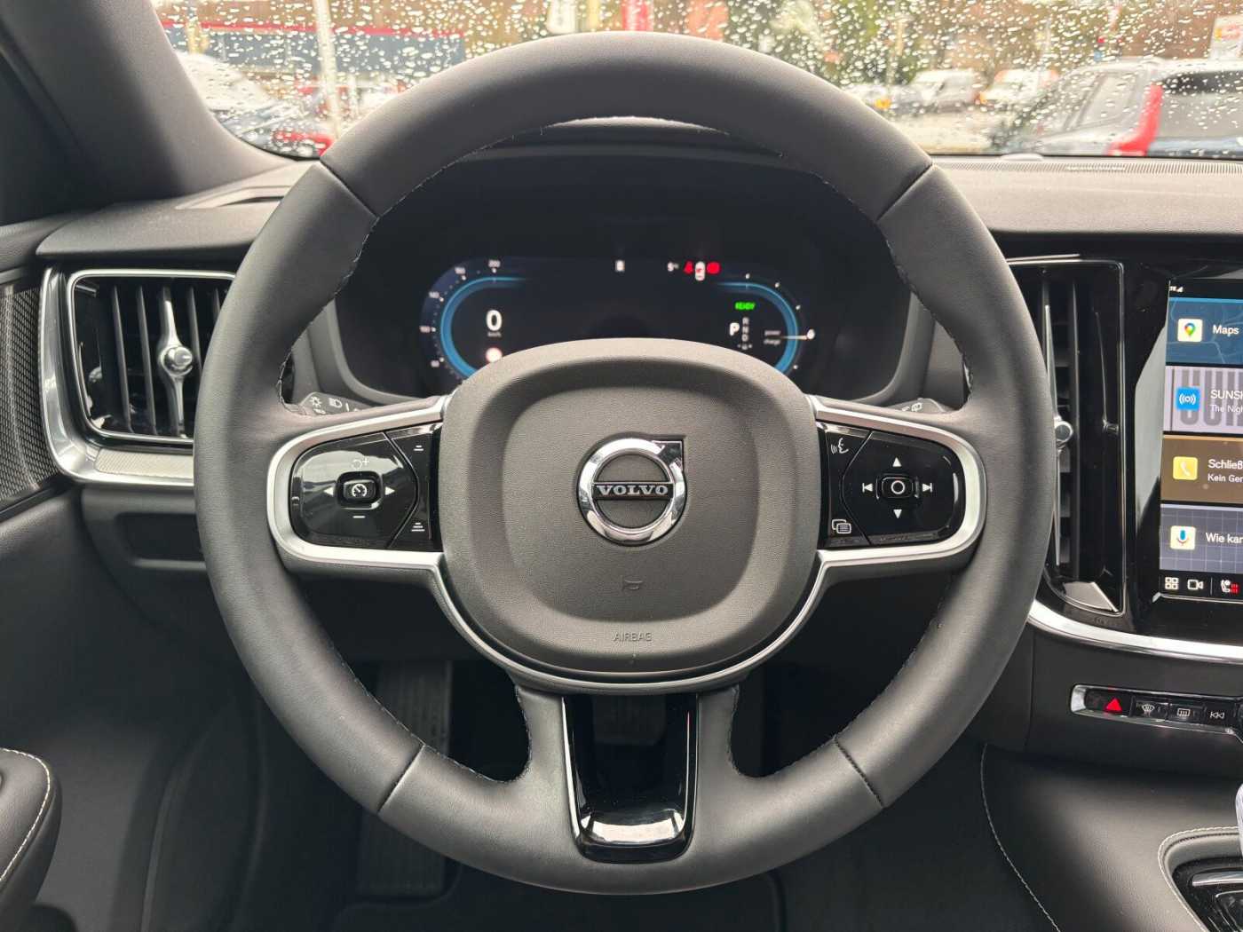 Volvo  Recharge T6 Plus Dark PANO|
