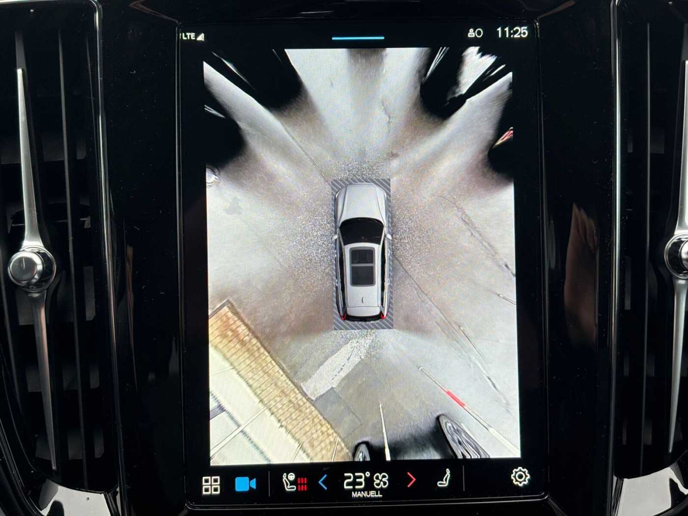 Volvo  Recharge T6 Plus Dark PANO|