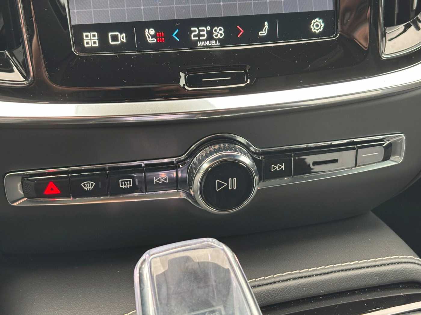 Volvo  Recharge T6 Plus Dark PANO|