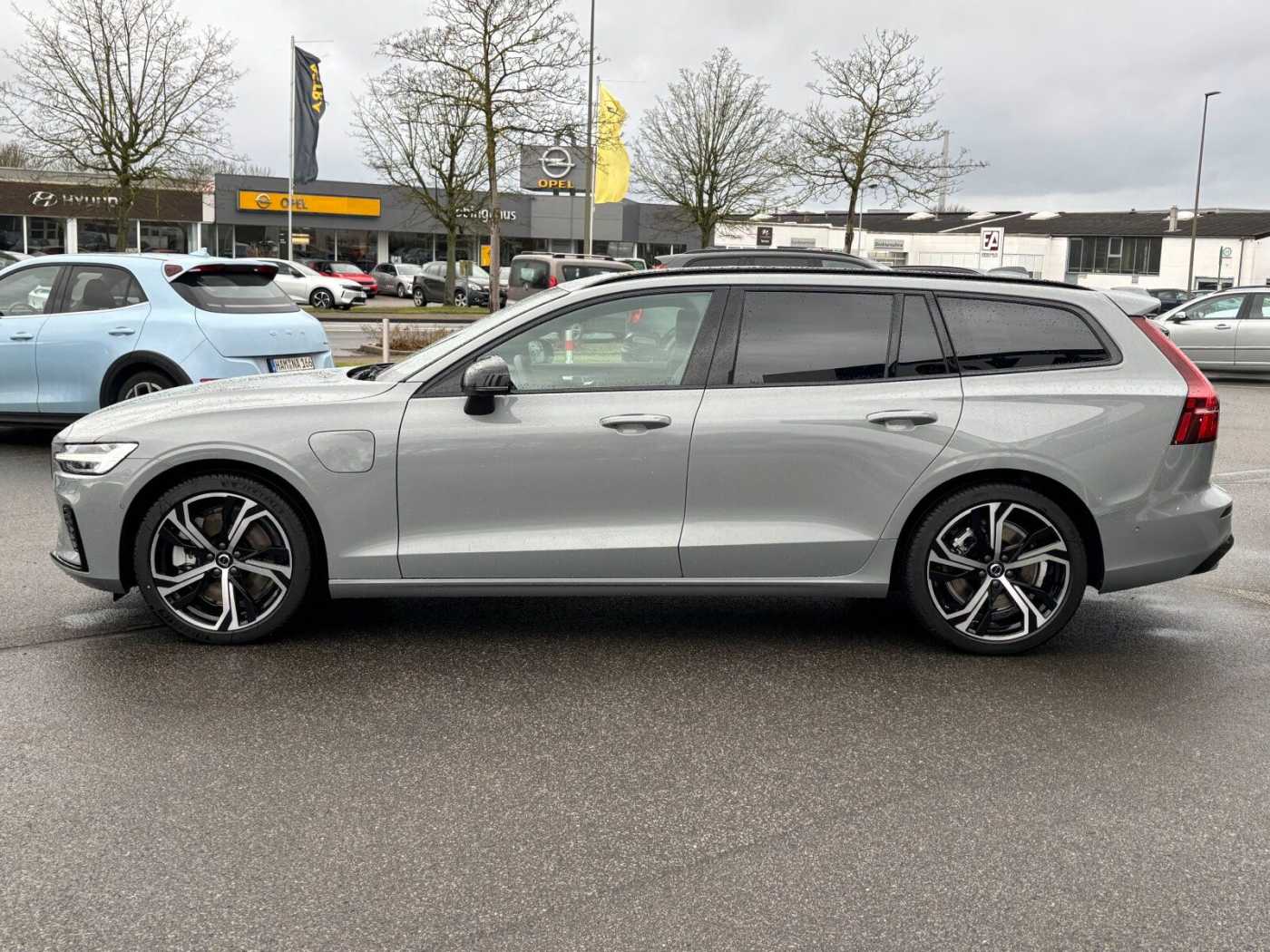 Volvo  Recharge T6 Plus Dark PANO|