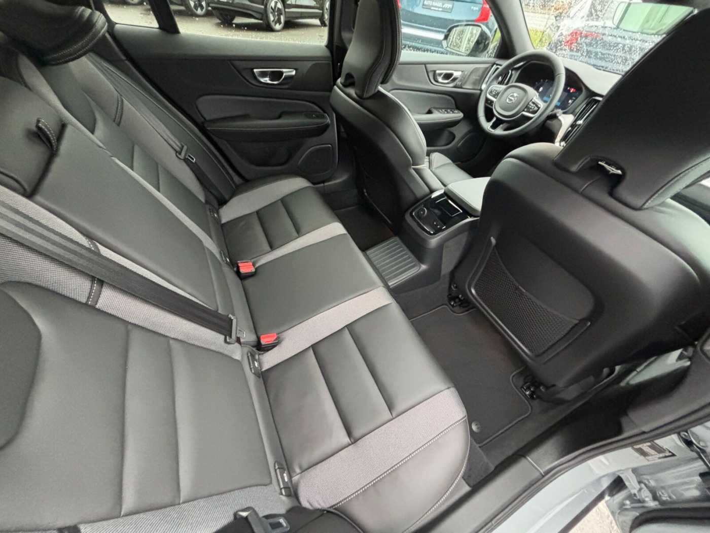 Volvo  Recharge T6 Plus Dark PANO|