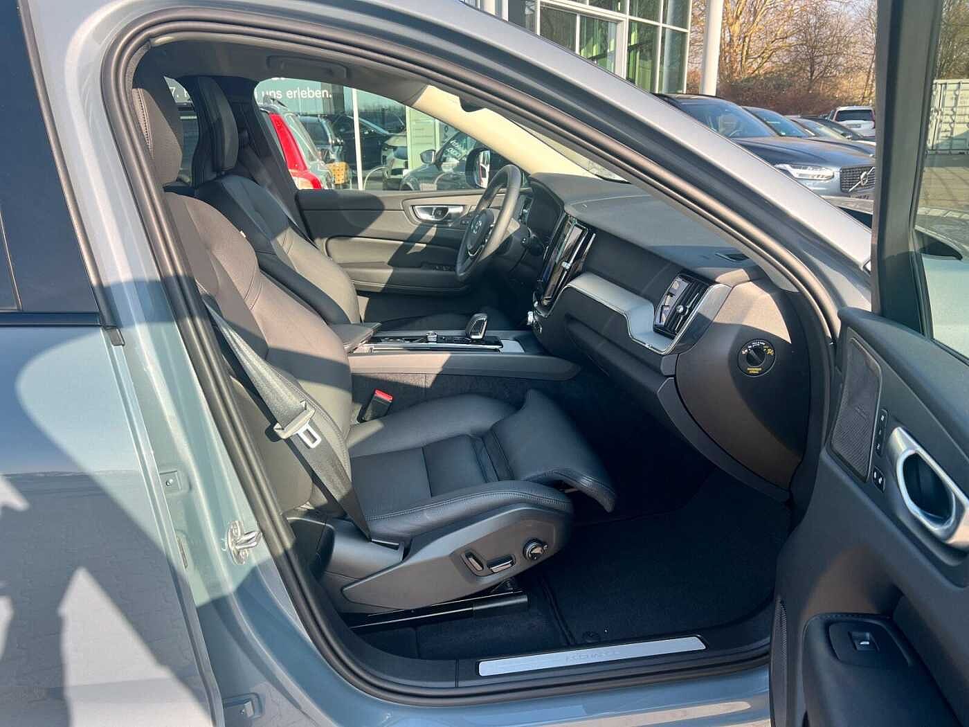 Volvo  Recharge T6 Plus Dark H&K SOUND|LENKRADHEIZ