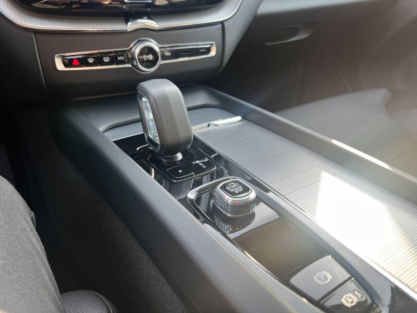 Volvo  Recharge T6 Plus Dark H&K SOUND|LENKRADHEIZ