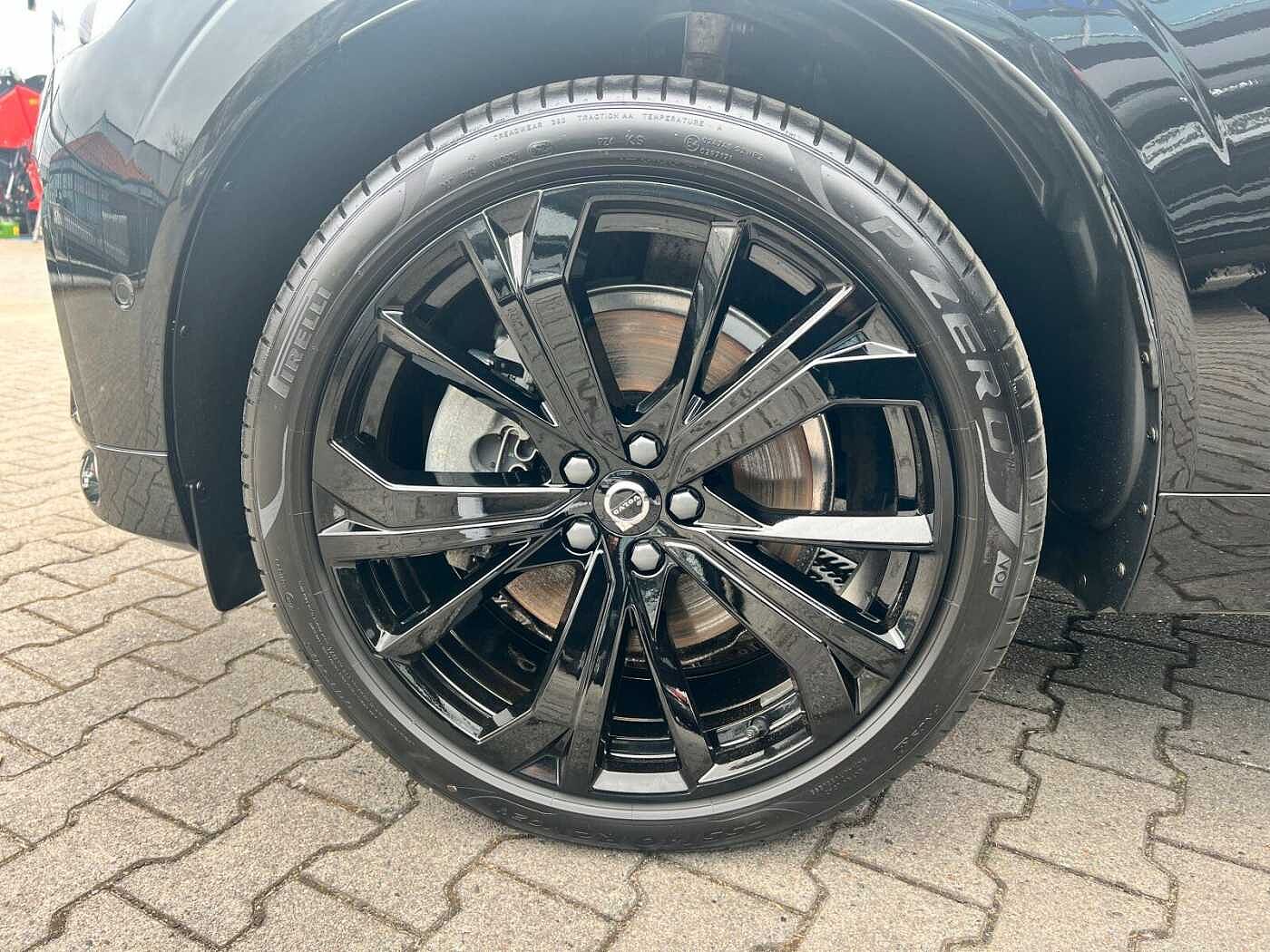 Volvo  B5 Autom. AWD Plus Black Edition |360|PANO|