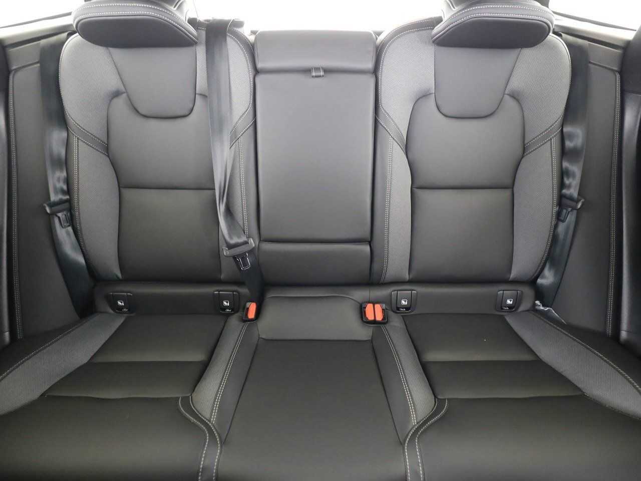 Volvo  Recharge T8 Plus Black Edition PANO|HEAD UP