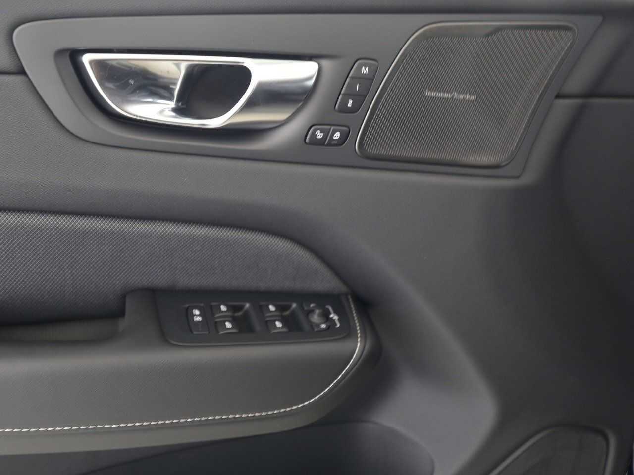Volvo  Recharge T8 Plus Black Edition PANO|HEAD UP