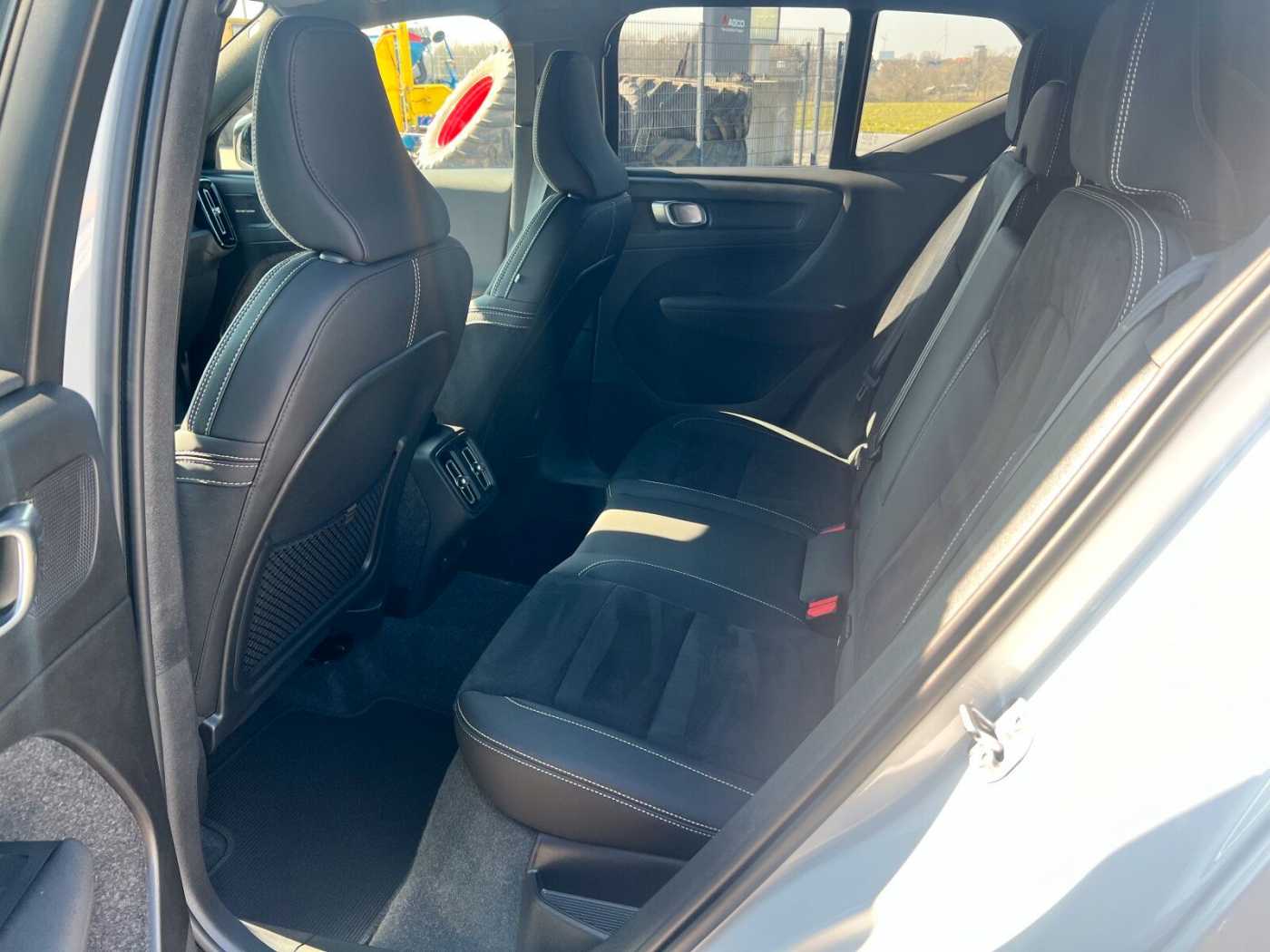 Volvo  B4 2WD Plus Dark 20'|AHK|360CAM|CONNECT