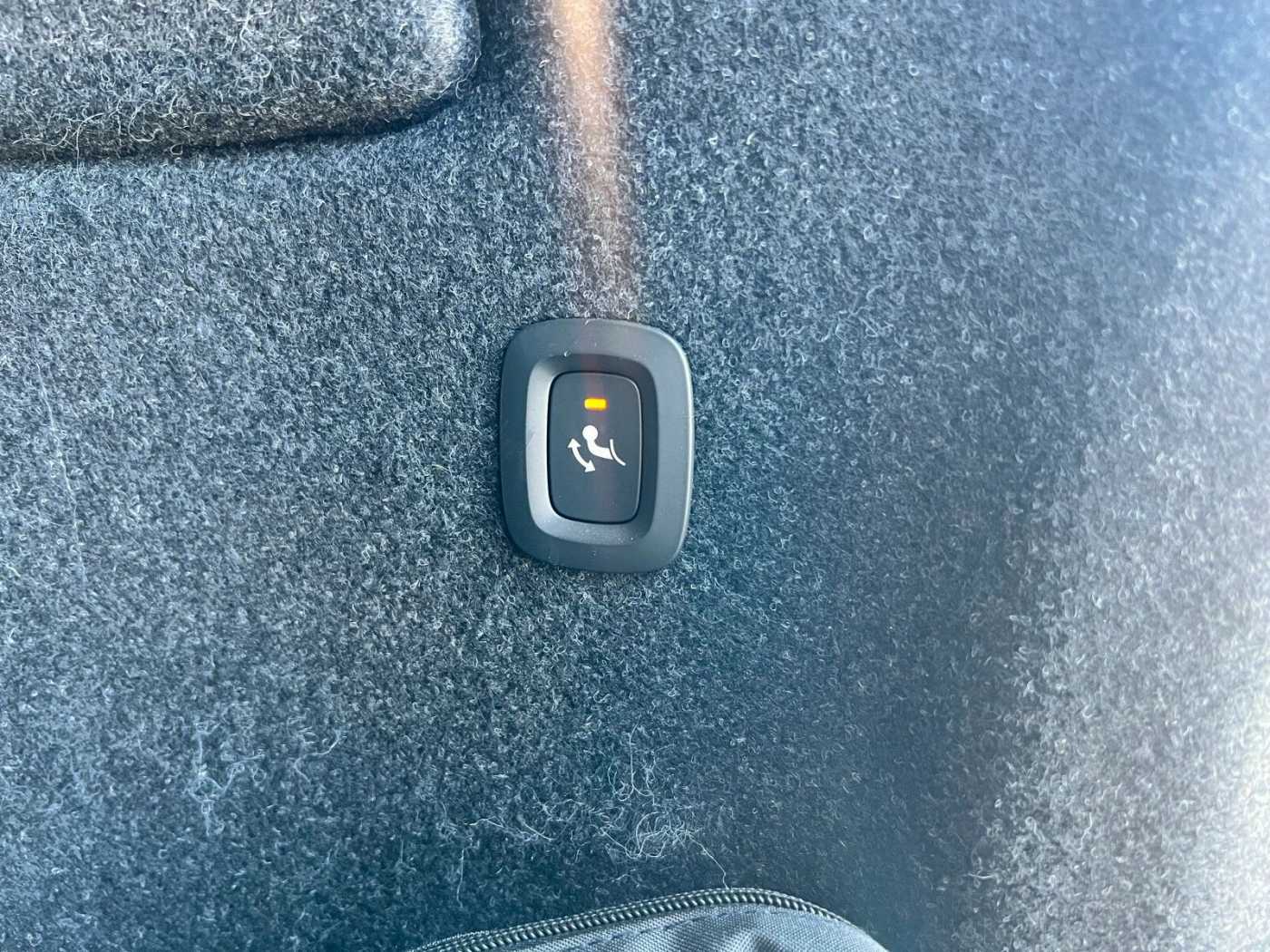 Volvo  B4 2WD Plus Dark 20'|AHK|360CAM|CONNECT