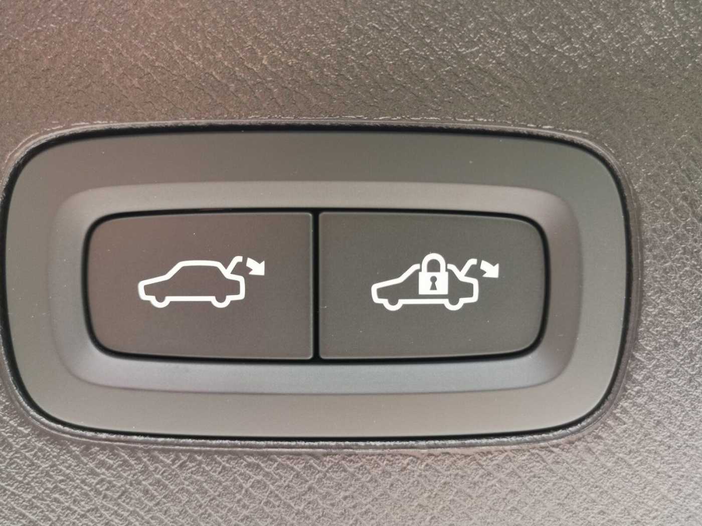 Volvo  Recharge T8 Ultra Bright PANO|STANDH|LED|