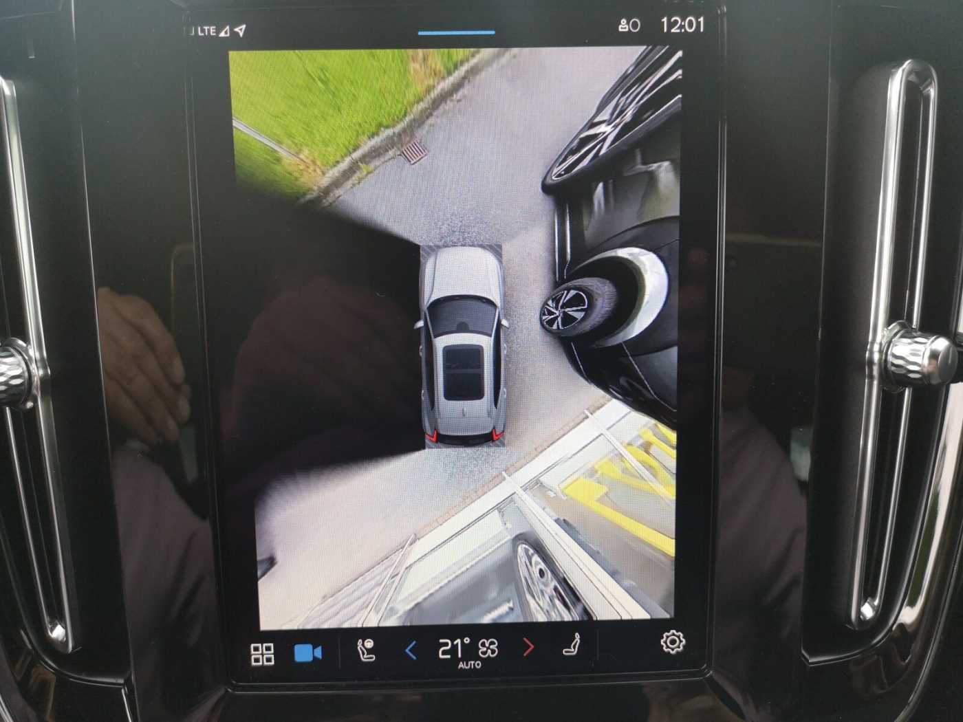 Volvo  B4 Autom. Plus Dark
