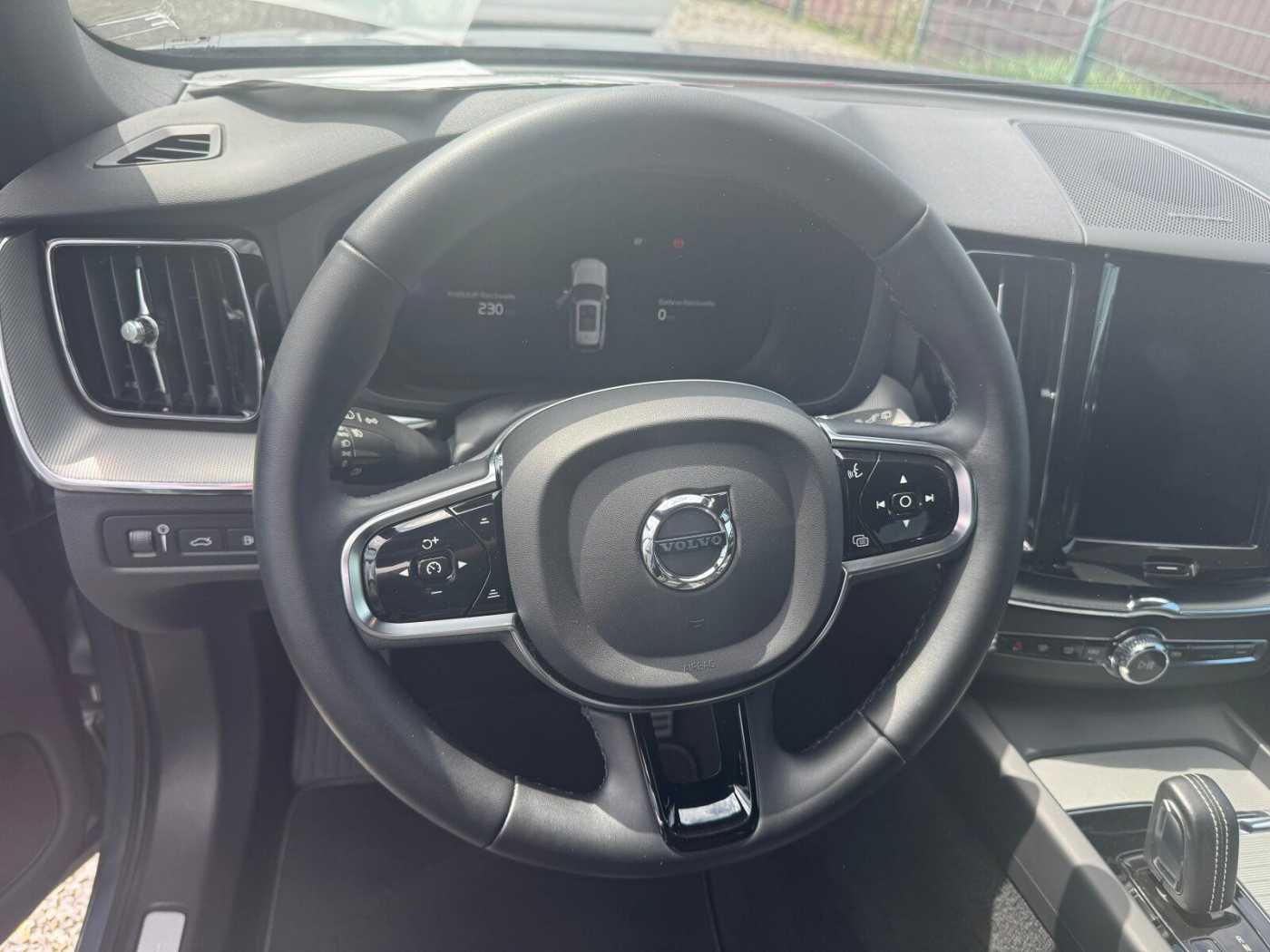 Volvo  Recharge T8 R-Design LONG RANGE AHK|22'|