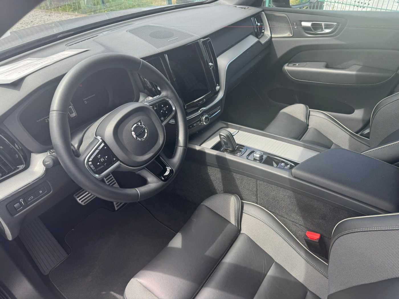 Volvo  Recharge T8 R-Design LONG RANGE AHK|22'|