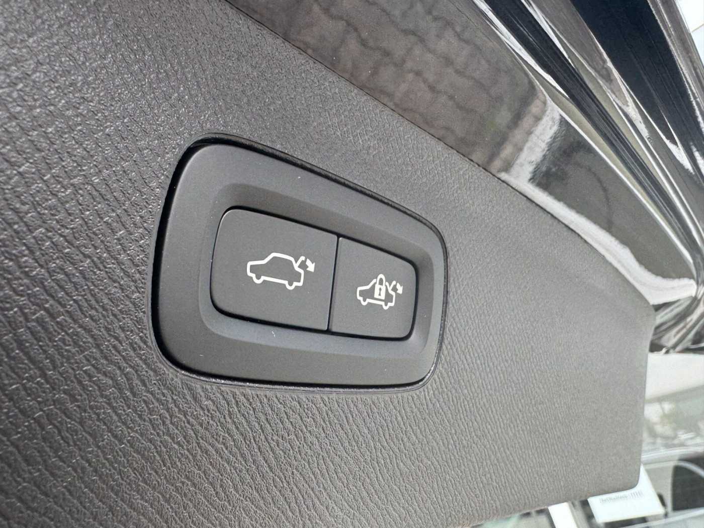 Volvo  Recharge T8 Plus Bright