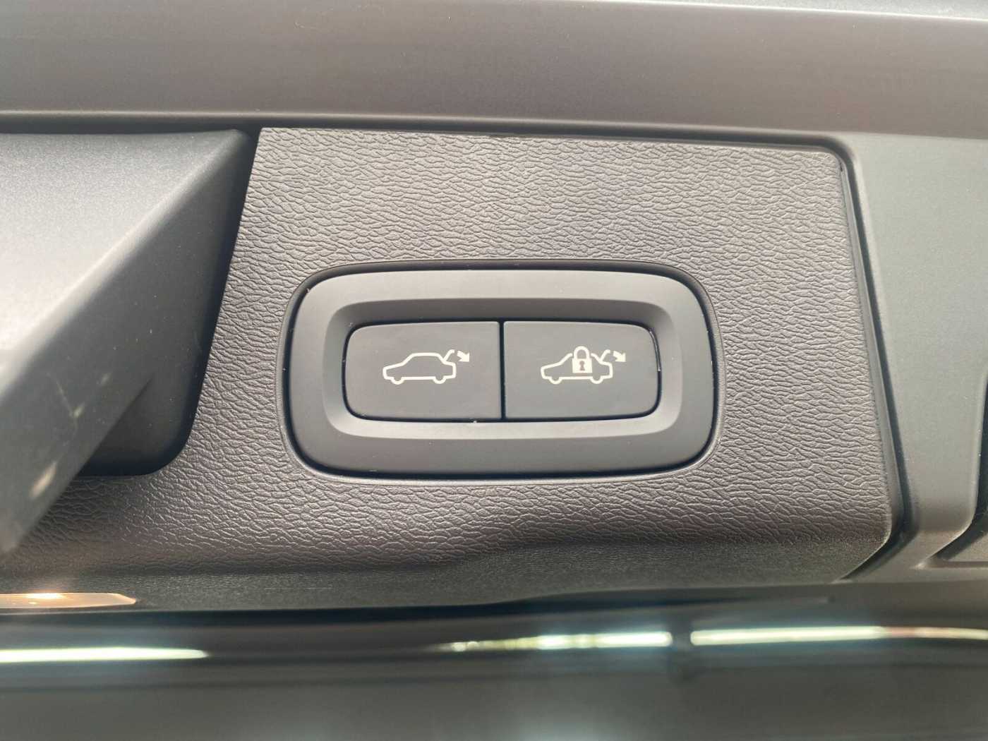 Volvo  Recharge T6 Plus Black Edition FLED|HK|21'|