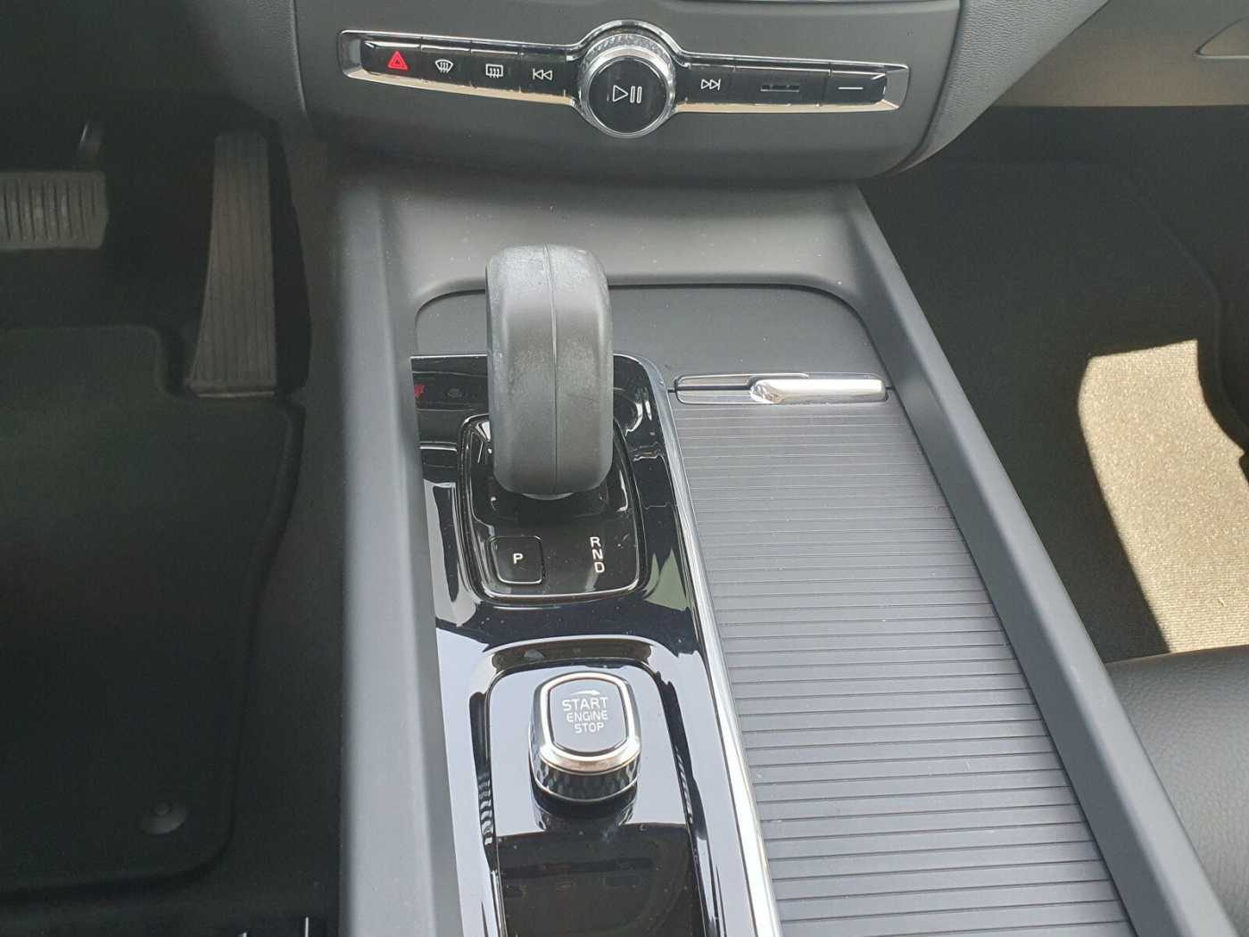 Volvo  B4 Momentum Pro Keyless-Start/Autom. /Klima