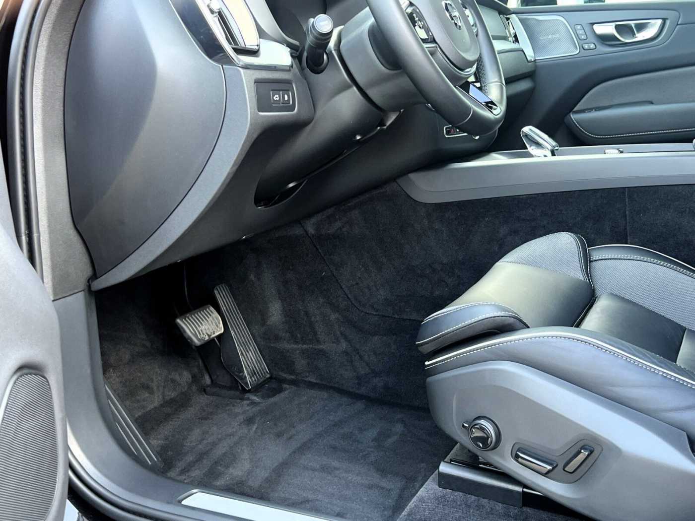 Volvo  T6 AWD Plus Black Edition |HEAD UP|PANO|360CAM|