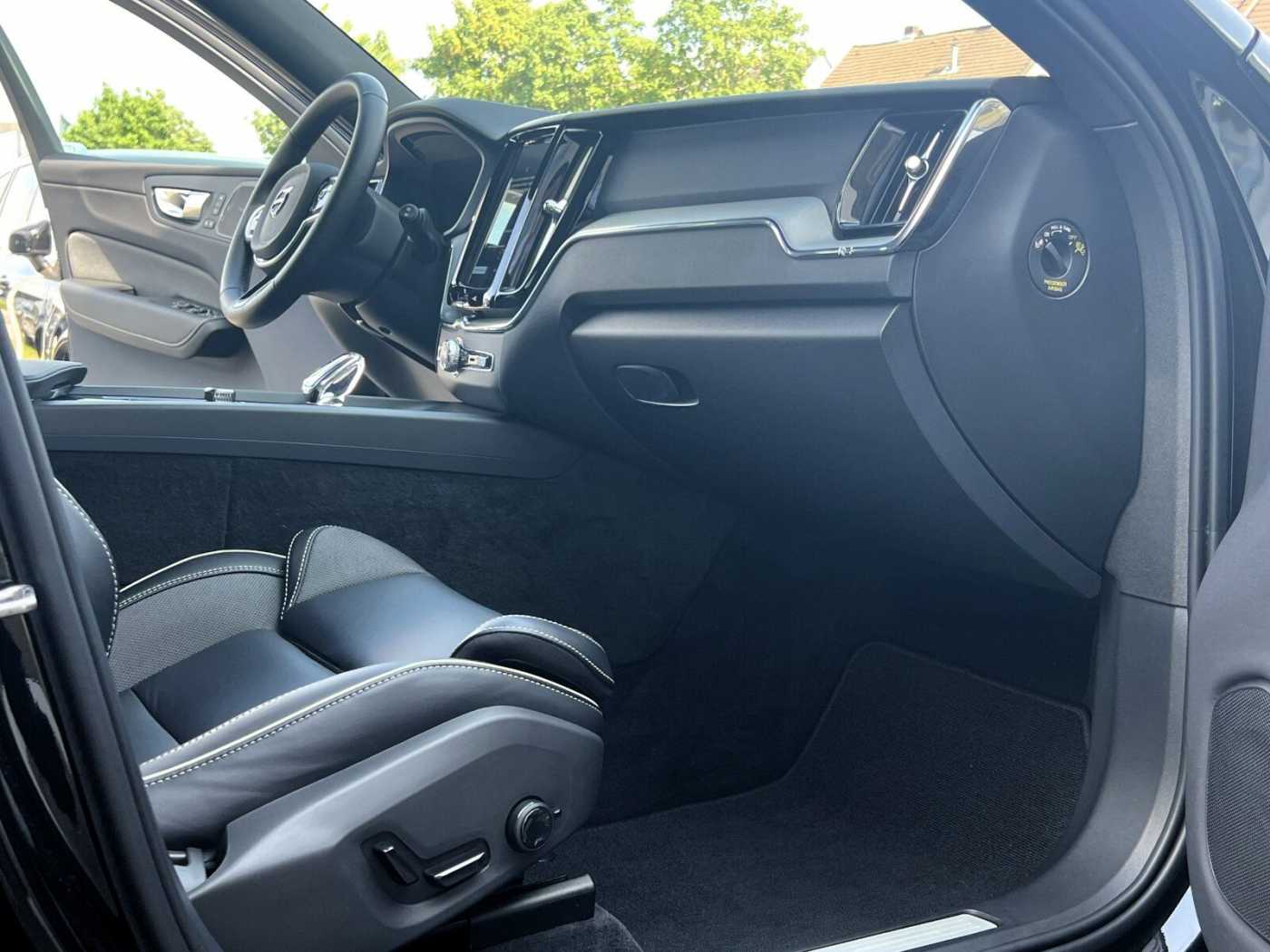 Volvo  T6 AWD Plus Black Edition |HEAD UP|PANO|360CAM|