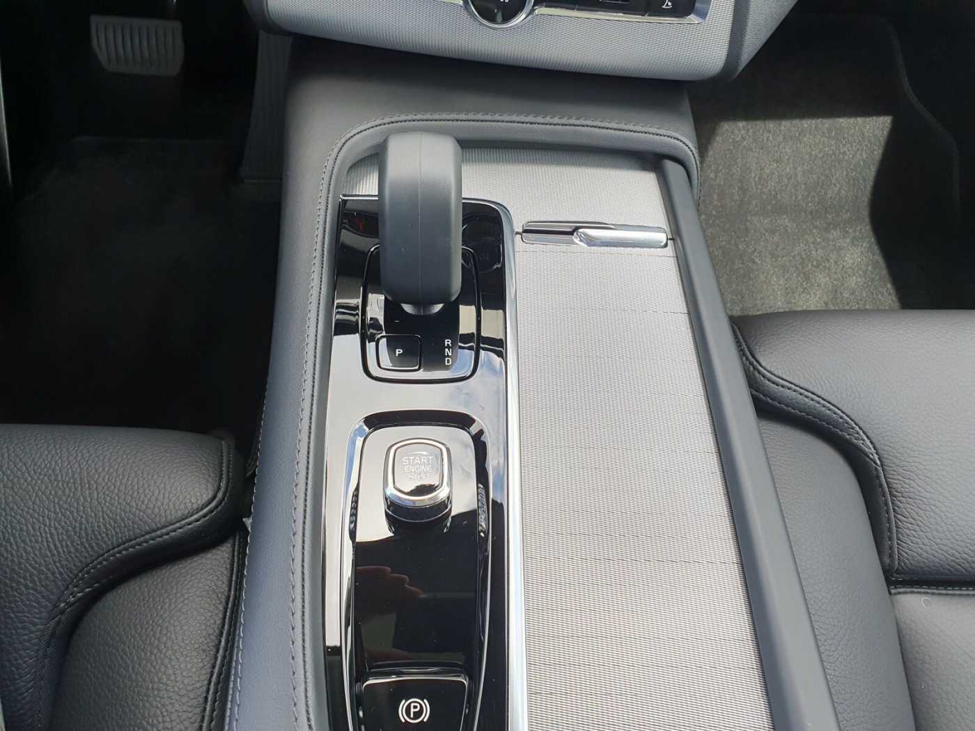 Volvo  Recharge T8 Ultra Bright | PANO | AUTOM.
