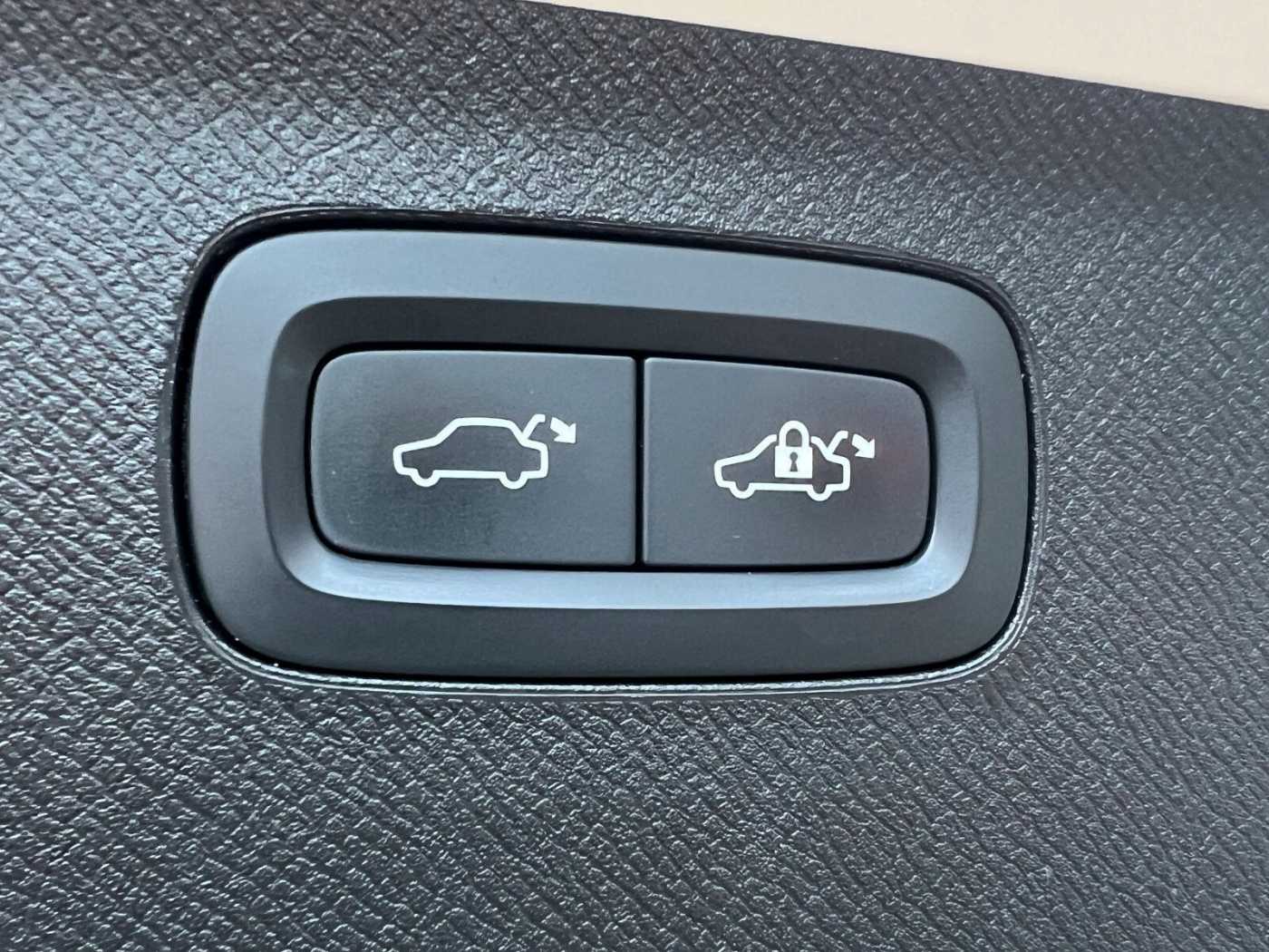 Volvo  T8 AWD Inscription Expr. AHK|PANO|FLED|el. S