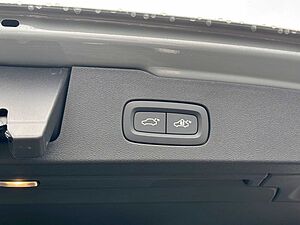 Volvo  Recharge T6 Plus Dark PANO|