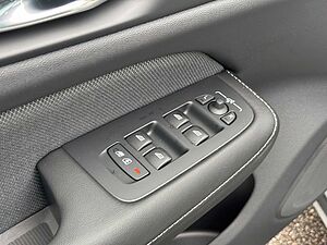 Volvo  Recharge T6 Plus Dark PANO|