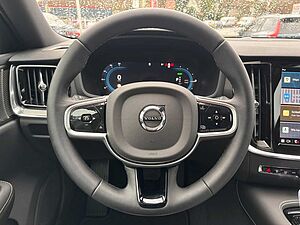 Volvo  Recharge T6 Plus Dark PANO|