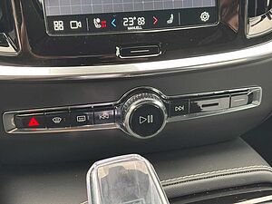 Volvo  Recharge T6 Plus Dark PANO|