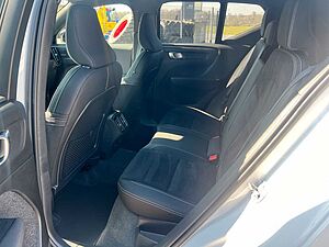 Volvo  B4 2WD Plus Dark 20'|AHK|360CAM|CONNECT