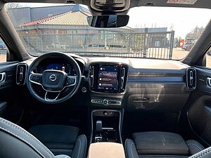 Volvo  B4 2WD Plus Dark 20'|AHK|360CAM|CONNECT