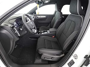 Volvo  B4 2WD Plus Dark 20'|AHK|360CAM|CONNECT