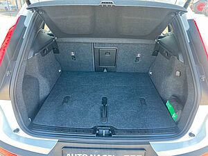 Volvo  B4 2WD Plus Dark 20'|AHK|360CAM|CONNECT
