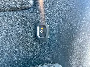 Volvo  B4 2WD Plus Dark 20'|AHK|360CAM|CONNECT