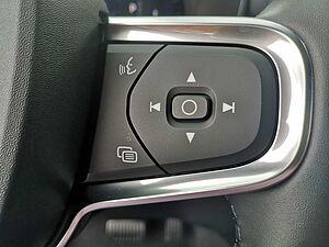 Volvo  B4 Autom. Plus Dark
