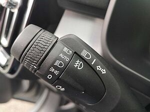 Volvo  B4 Autom. Plus Dark