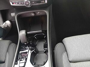 Volvo  B4 Autom. Plus Dark