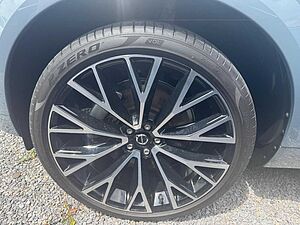 Volvo  Recharge T8 R-Design LONG RANGE AHK|22'|