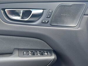 Volvo  T6 AWD Plus Black Edition |HEAD UP|PANO|360CAM|