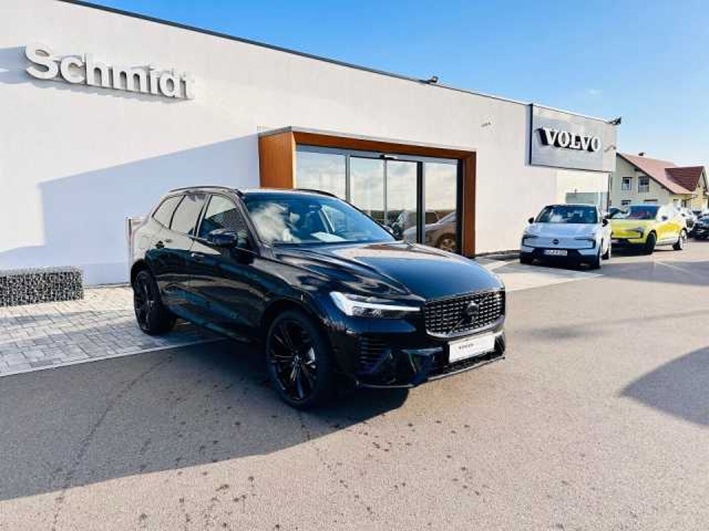 Volvo  Ultra Black Edition Recharge Plug-In Hybrid AWD