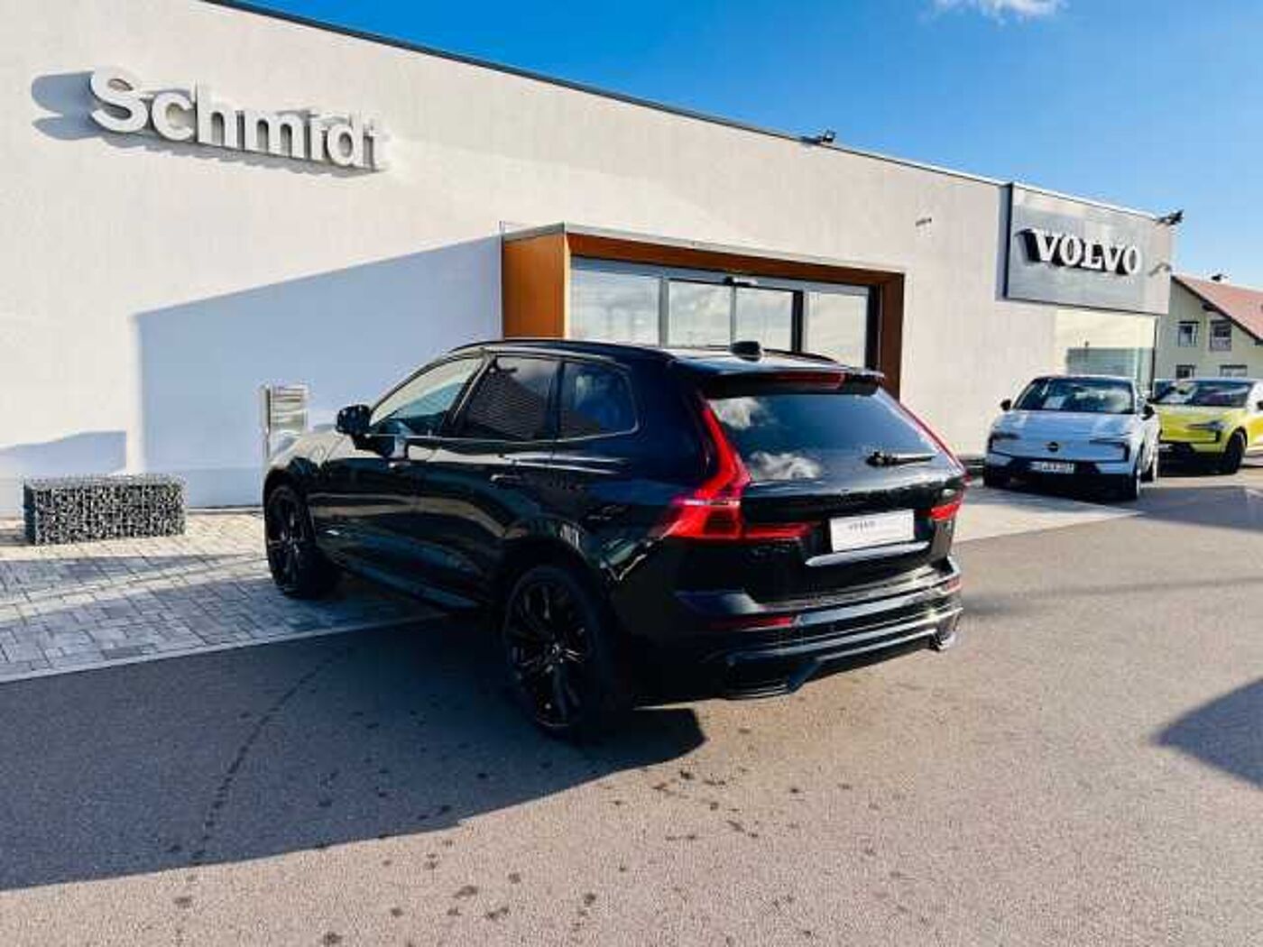 Volvo  Ultra Black Edition Recharge Plug-In Hybrid AWD