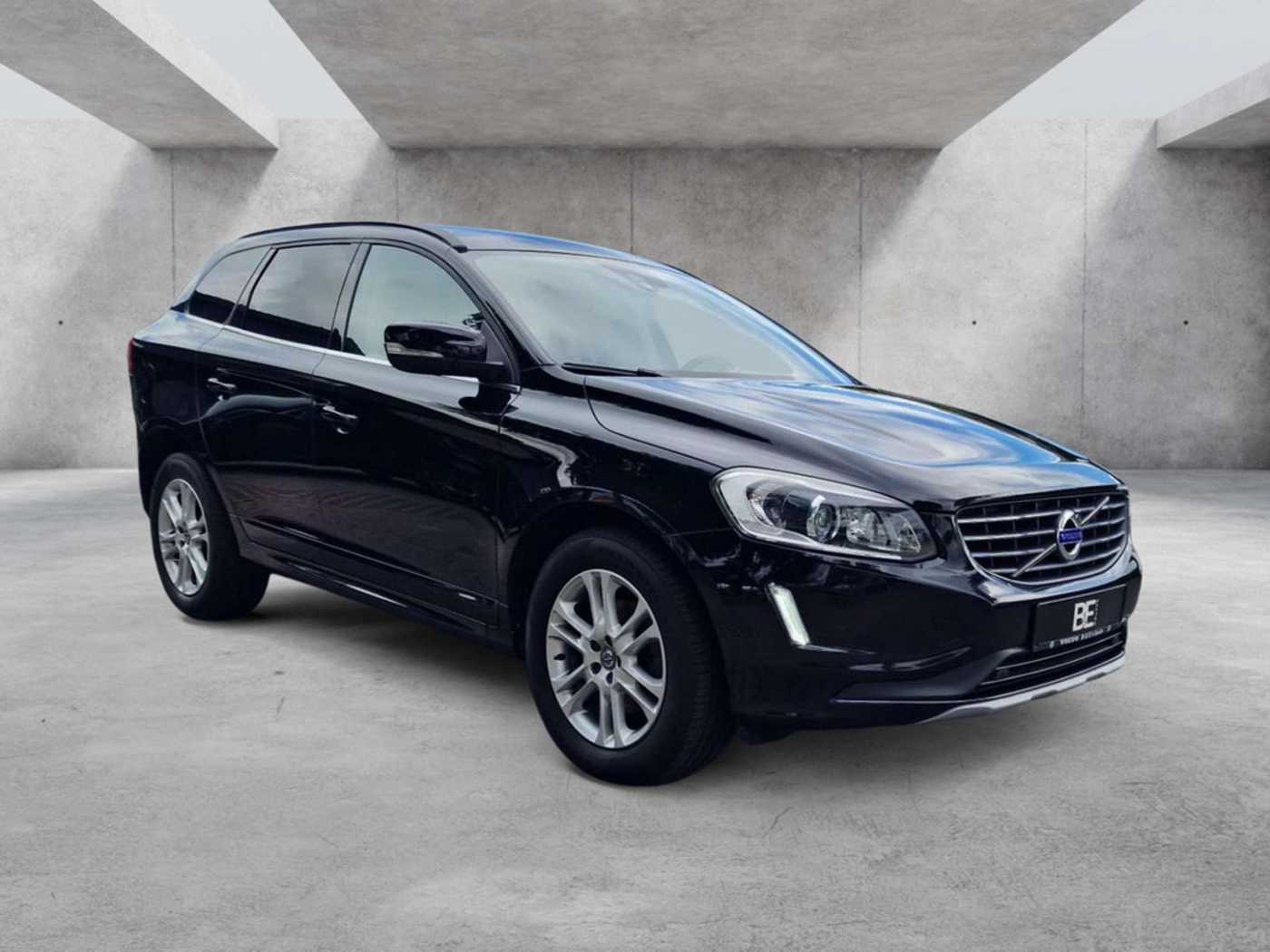 Volvo  D5 AWD Momentum AHK SHZ KAMERA XENON EU6