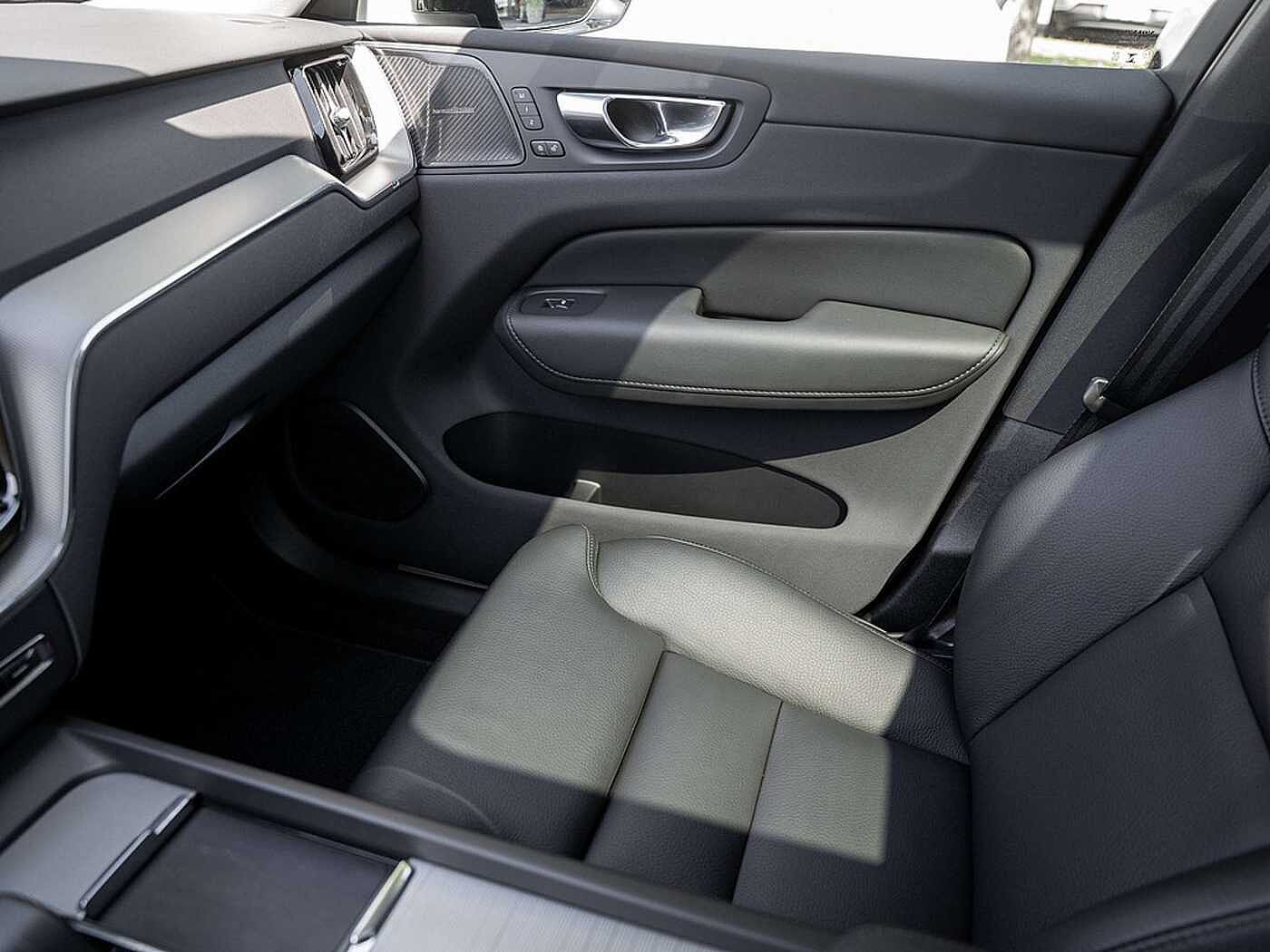 Volvo  T6 Plus Dark Recharge AWD GJR PANO 360°